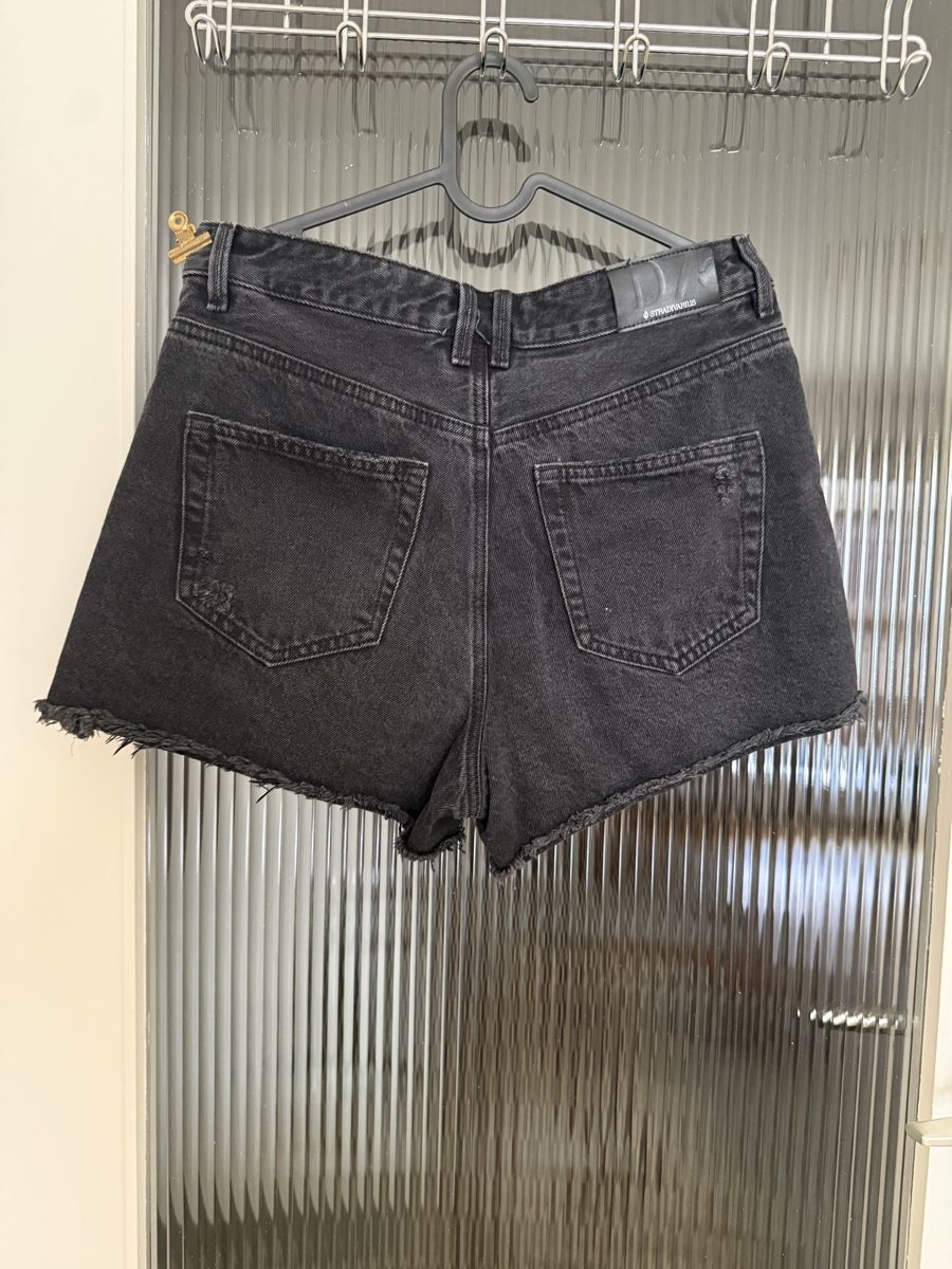 Stradivarius Jeans: Short noir en jean Stradivarius – Nuovo (secondo la descrizione) da Monthey venduto da iri_9pt5 1