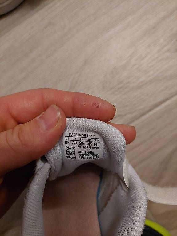 Adidas Scarpe per ragazzi: Chaussures Adidas taille 25 – Usato da Brot-Plamboz venduto da baggiins 1