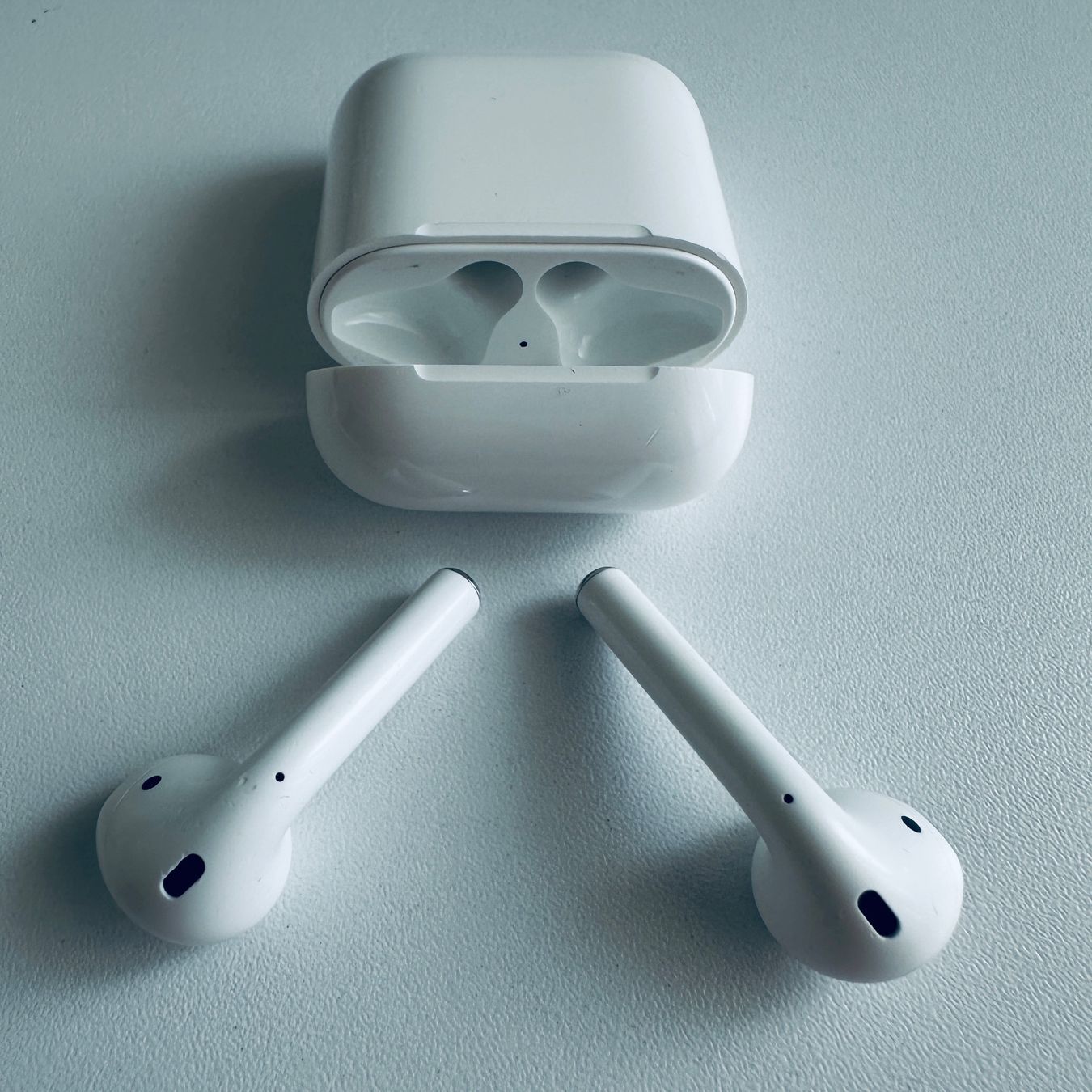 Apple Cuffie: Original Apple AirPods 2 Kopfhörer Wireless Lightning Kabel – Usato da Basel venduto da MY.AIRPODS.SHOP 2