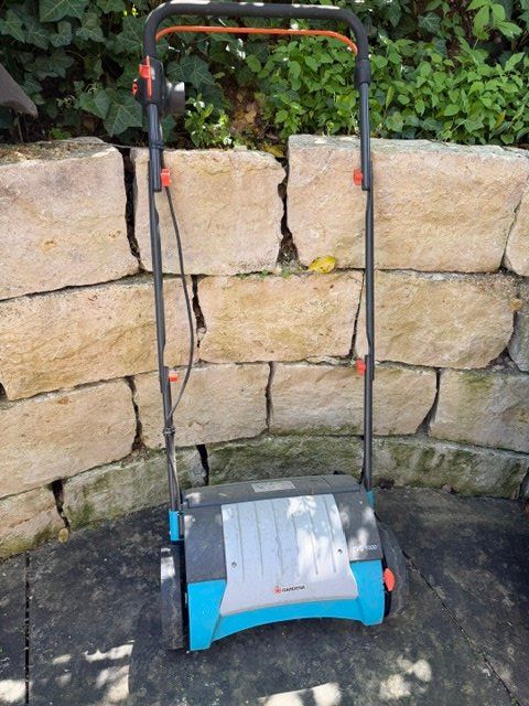 Gardena Attrezzi per la lavorazione del suolo: Elektro-Vertikutierer Gardena EVC 1000 – Usato da Liestal venduto da dago_bert