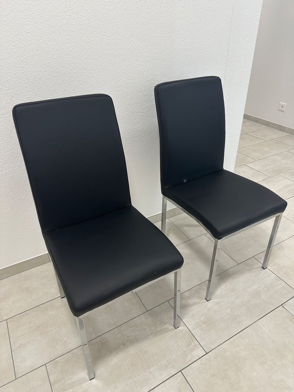 Sedie: 2 Stk. Esszimmerstühle, Schwarz, Kunstleder – Usato da Uezwil venduto da Mariannke 1