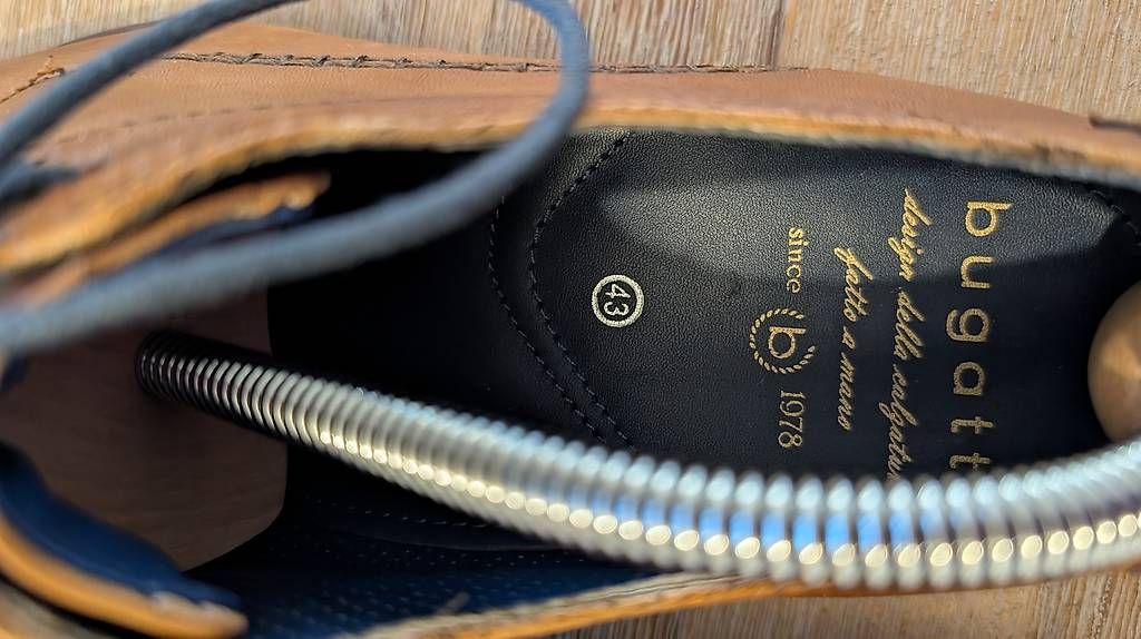 Scarpe da uomo: Bugatti Anzugschuhe Grösse 43 – Usato da Birmenstorf AG venduto da san_7w9c 1