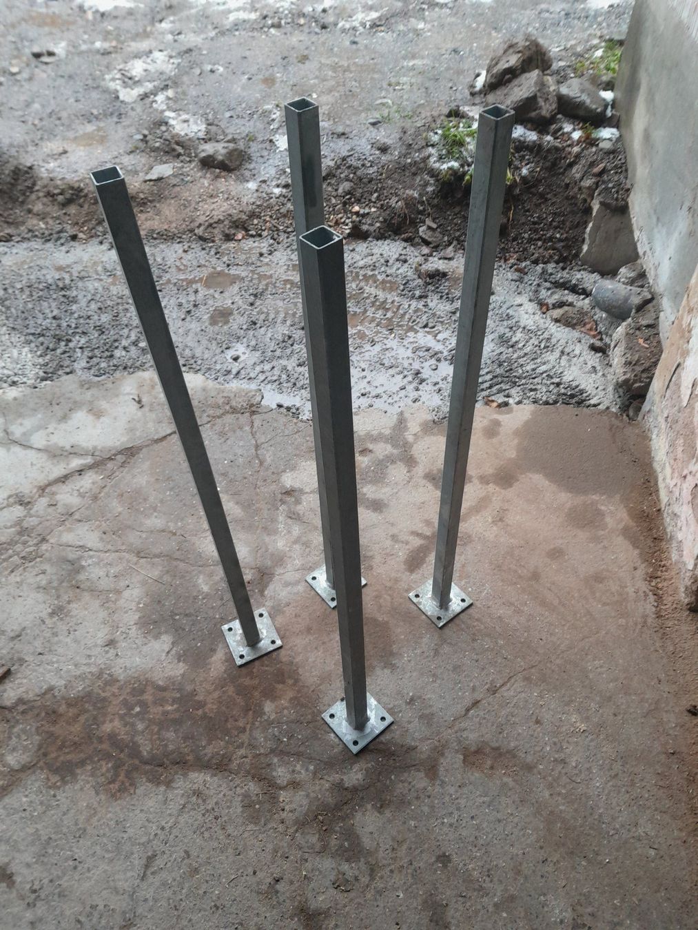 Recinzioni: Metallpfosten 5 Stk. – Usato da Schönenberg ZH venduto da wolfb.2 3
