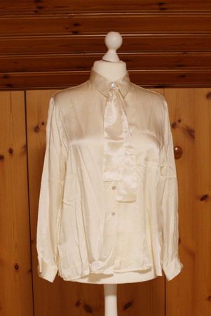 Bluse Satin eierschale Gr. L