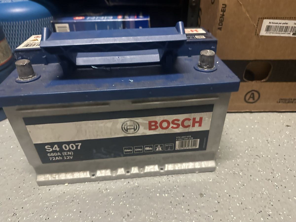 Bosch Batterie: Auto batterie Bosch – Usato da Nürensdorf venduto da maqopaqo 1
