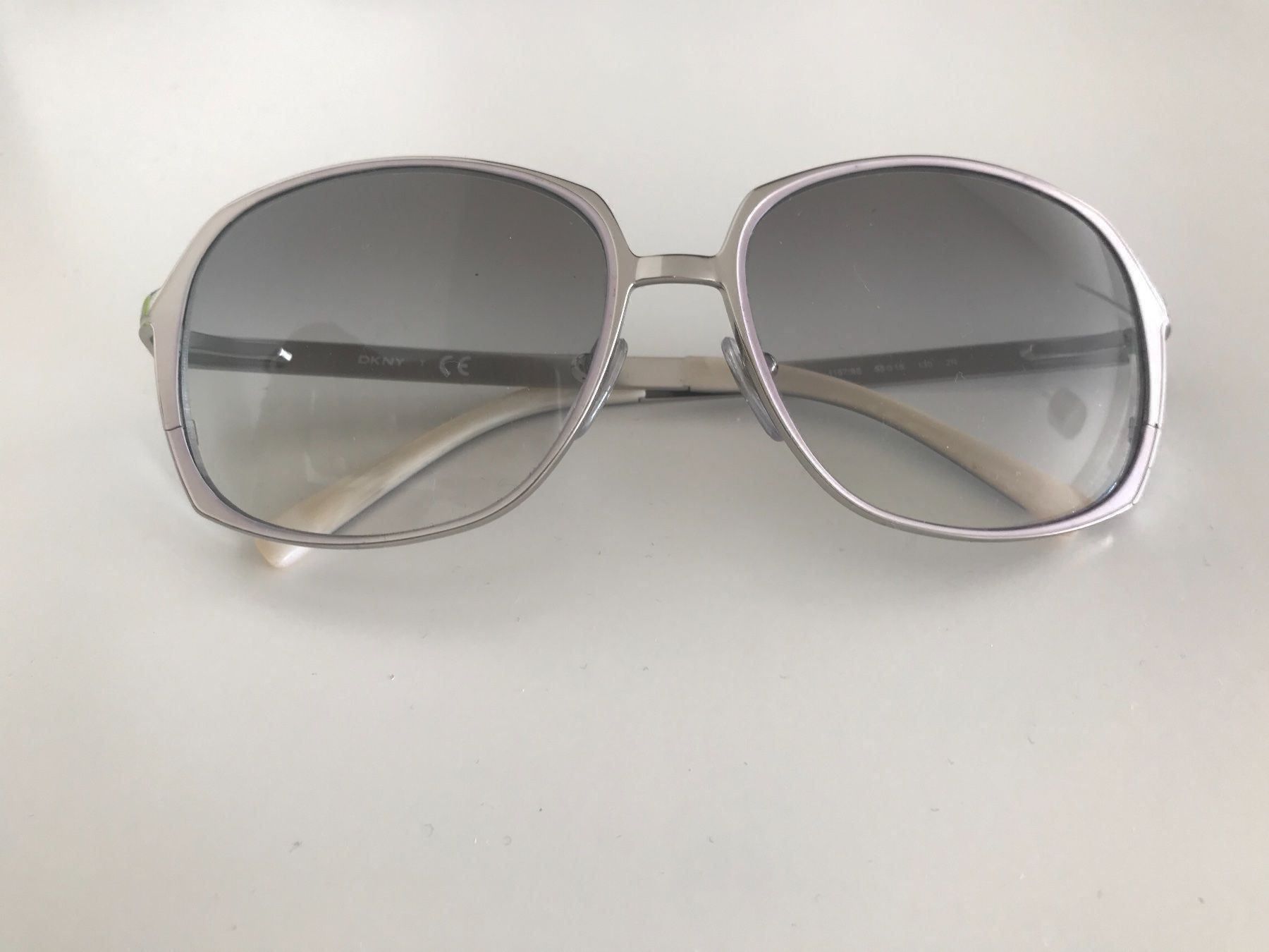 DKNY Occhiali & Lenti: DKNY sun glasses white rim – Usato da Affoltern am albis venduto da onlyrose123 3