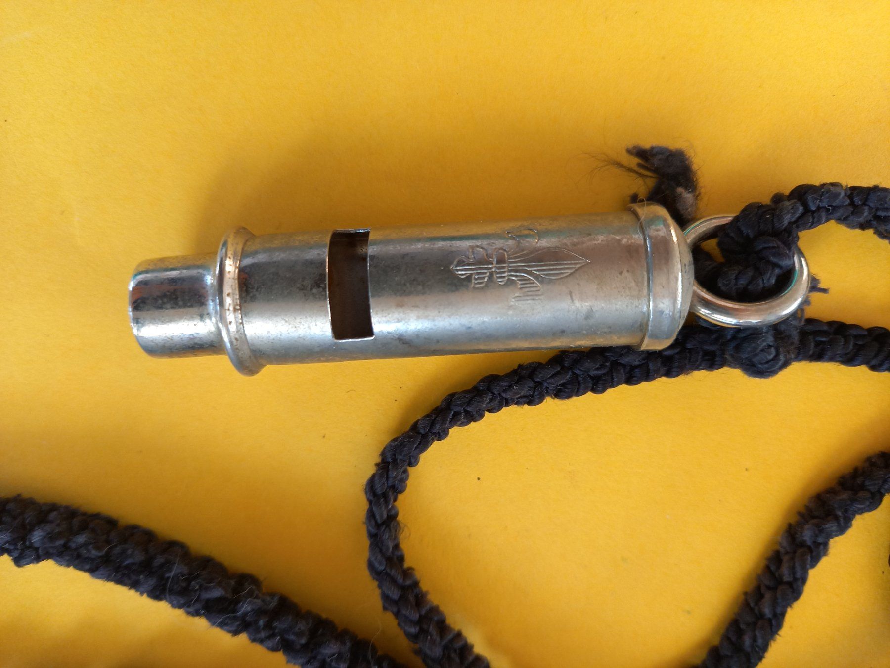 Strumenti musicali: Sifflet ancien de type scout – Usato da Rossens FR venduto da Souris1 1