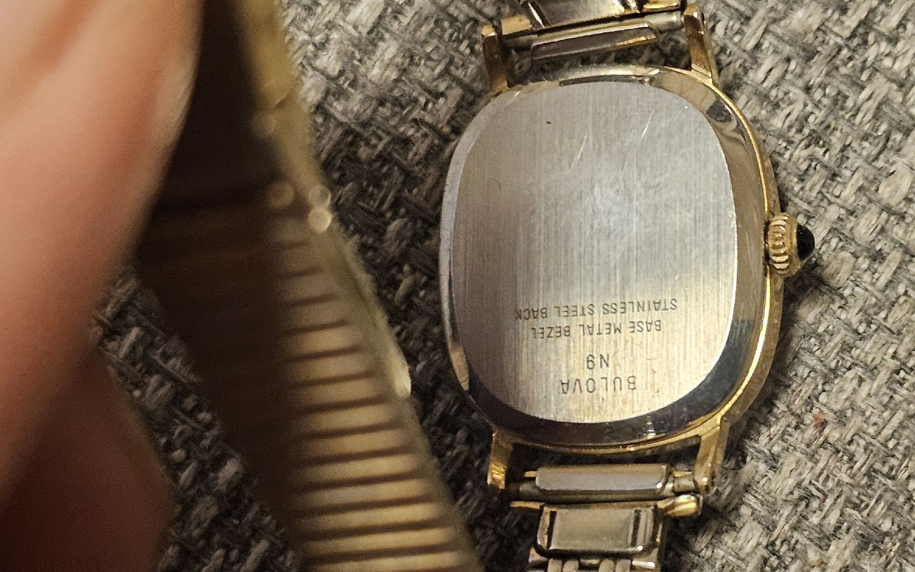 Bulova Montres: Bulova Accutron Quartz dorée défectueuse  – Défectueux à Genève par Fresko01 1