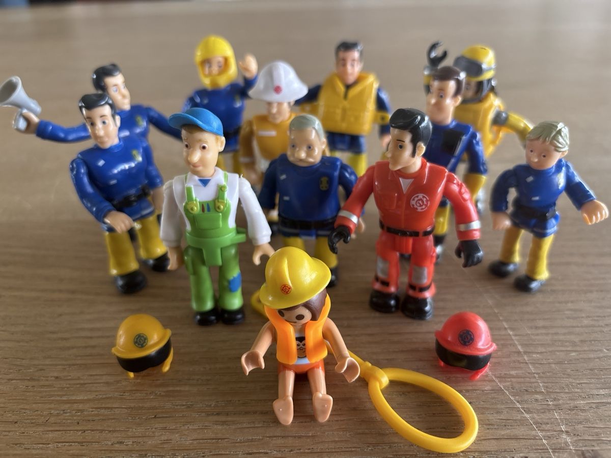 Jouets: Sam le pompier et personnage  – D'occasion à Biel/Bienne. par CUISTO1978