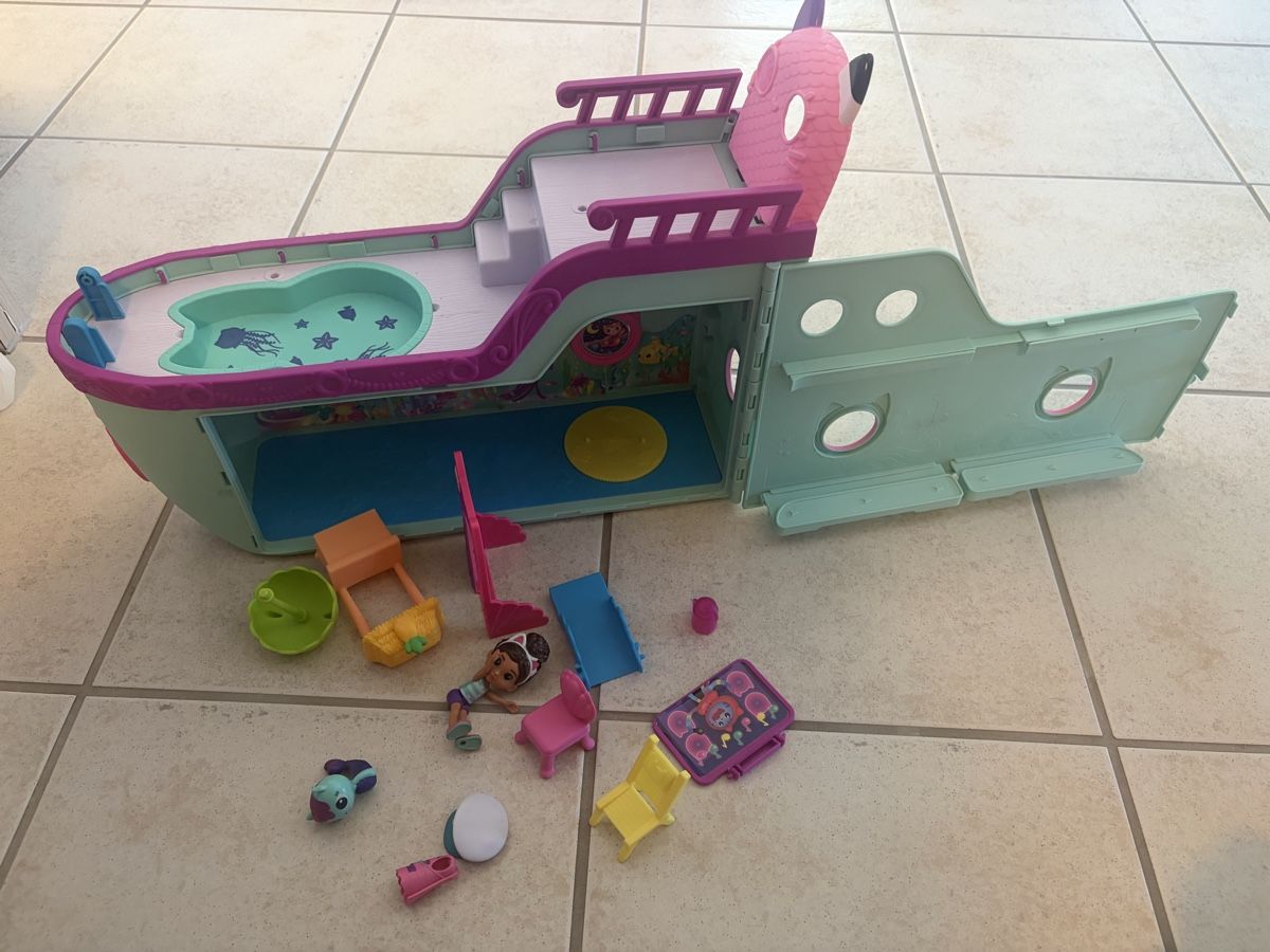 Hasbro Spielzeuge: Gabby Doulhouse Schiff – Gebraucht aus Pfungen von nad_vt7k