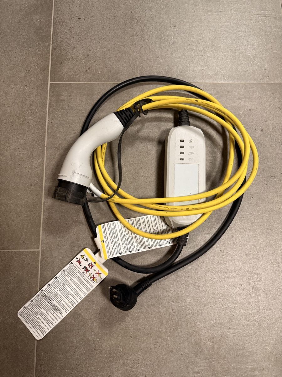 Mennekes Cavi: Elektroauto Ladekabel Typ 2 - Top Zustand! – Usato da Duggingen venduto da MitchJ86