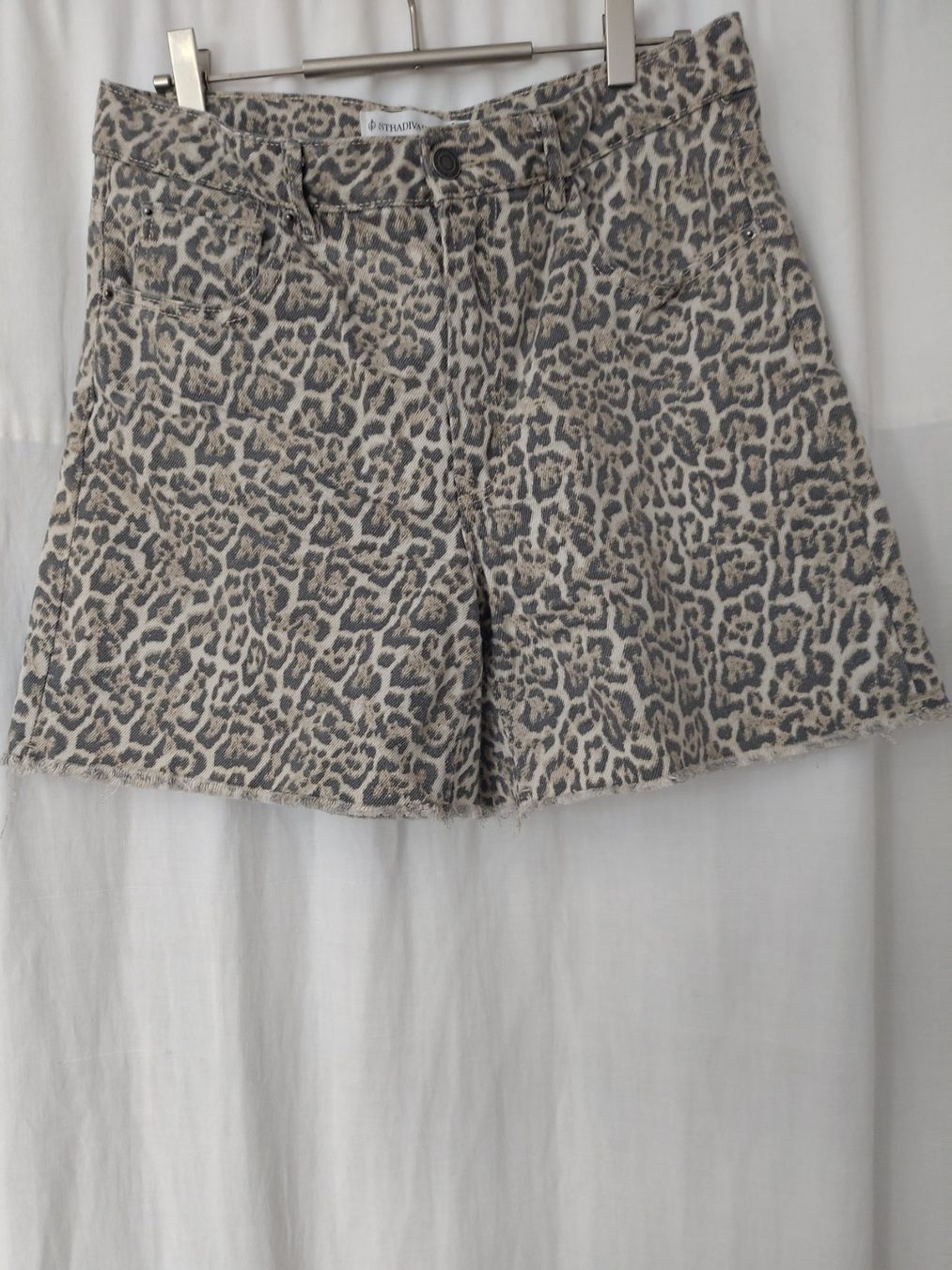 Stradivarius Hosen: Short léopard Stradivarius – Neu (gemäss Beschreibung) aus Biel/Bienne von Creager