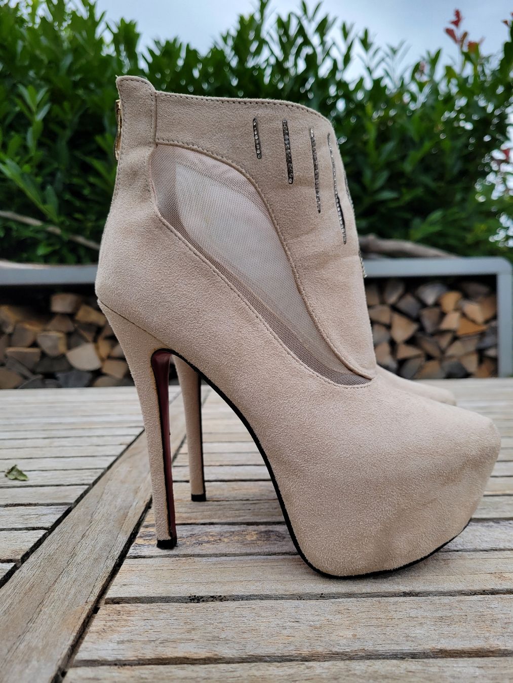 Damenschuhe: Elegante High Heels beige mit roter Sohle – Gebraucht aus Kesswil von mie_g89p