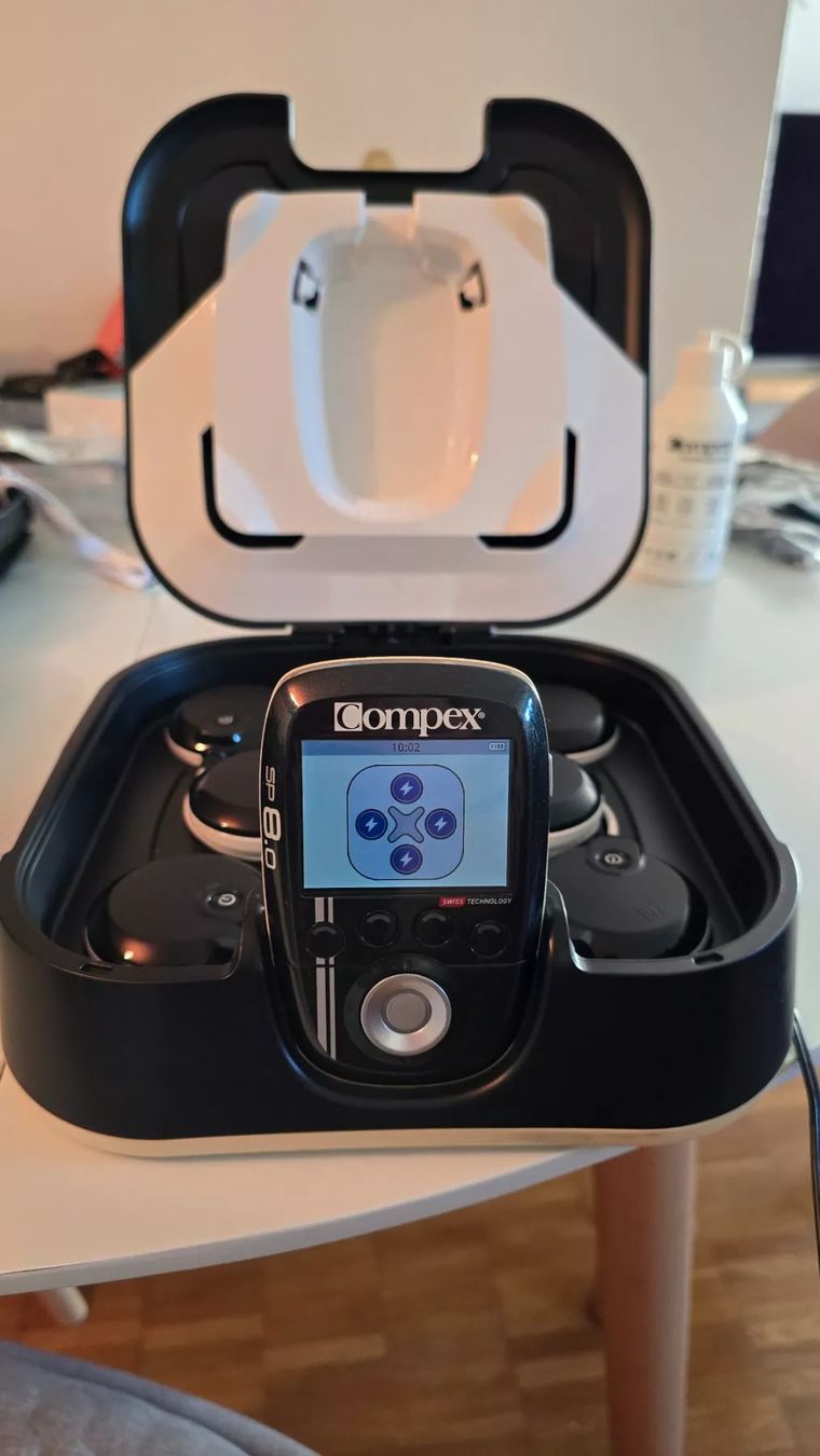 Compex Dispositivi per massaggi: Compex SP 8.0 Elektrostimulationsgerät – Usato da Baden venduto da layback