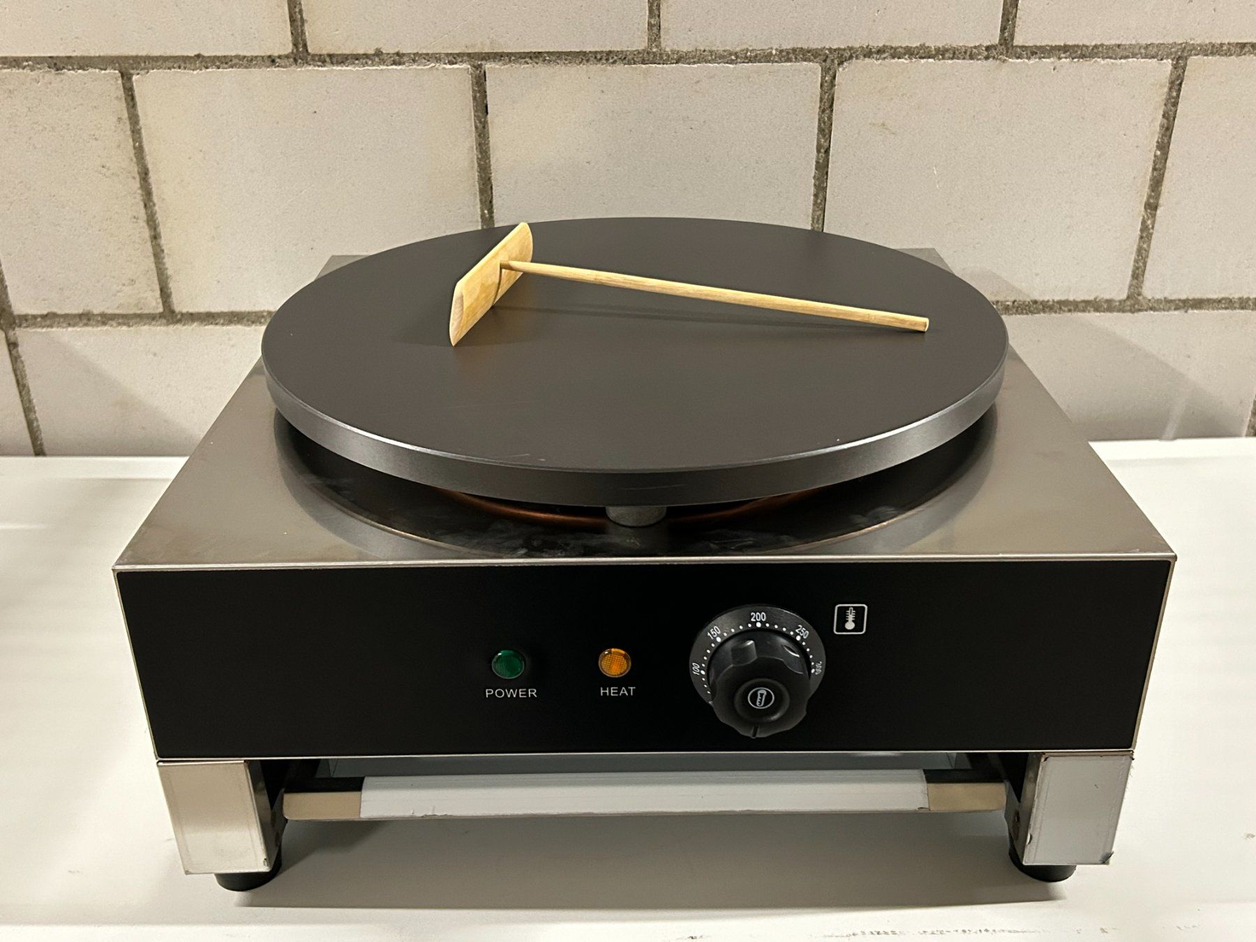 Elettrodomestici da cucina: Crepe Platte  NEU mit Garantie – Nuovo e nell'imballaggio originale da Hombrechtikon venduto da SPS-Liquidationen