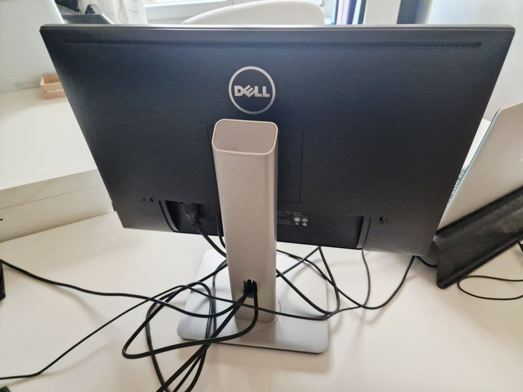 Dell Monitor: Dell U2415b 24" Monitor Bildschirm höhenverstellbar HDMI – Usato da Hallau venduto da CHACLA 2