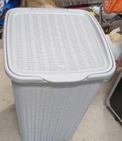 Cesto portabiancheria bianco con coperchio nuovo