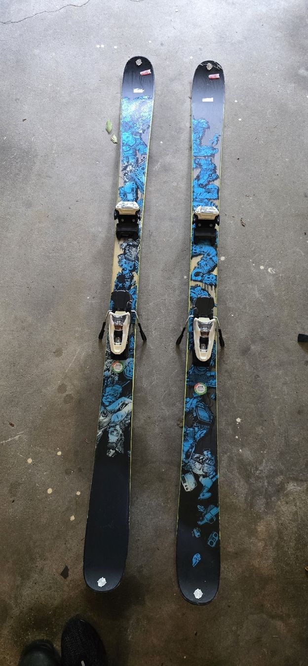 K2 Sci: K2 Ski, Skischuhe, Skistöcke – Usato da Zwingen venduto da _Se7eN_