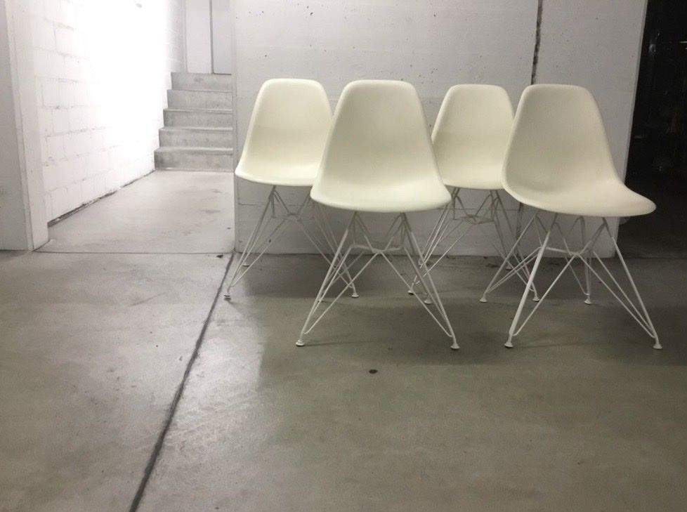 Vitra Sedie: Vitra Eames Plastic side chair DSR – Usato da Zürich venduto da Jul8047 1