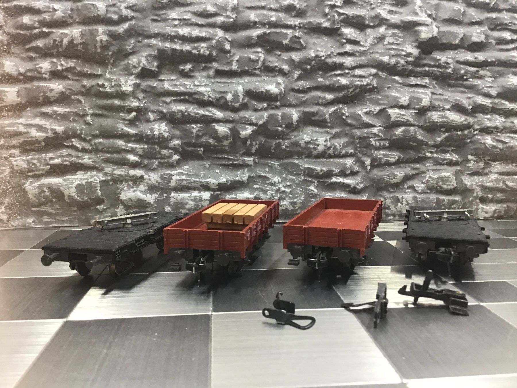 Fleischmann Modelleisenbahnen: FLEISCHMANN 4x NIEDERBOARD WAGEN H0 – Gebraucht aus Männedorf von Spezial-Modelle 1