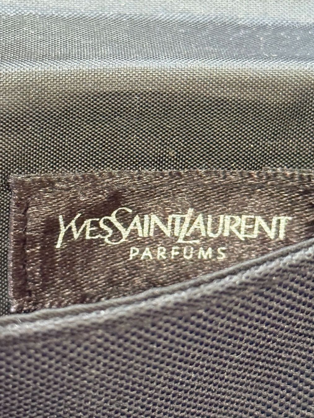 Covers & Borse: Trousse Yves Saint Laurent – Nuovo (secondo la descrizione) da Prez-vers-Siviriez venduto da mar_n29z 2
