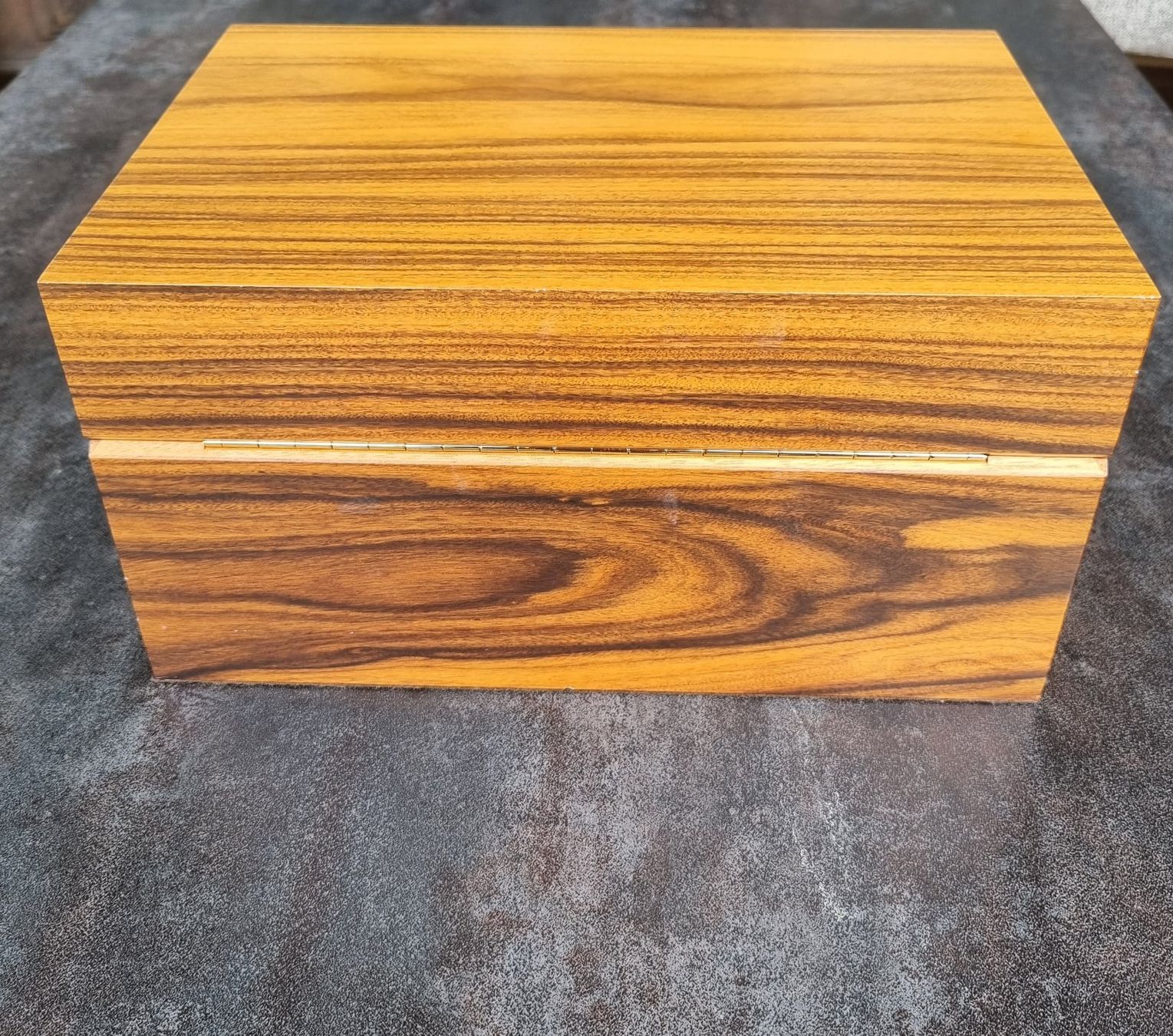Davidoff Humidor per sigari: Davidoff No.6 Palisander Humidor Schatulle – Usato da Windisch venduto da Firstspace 2