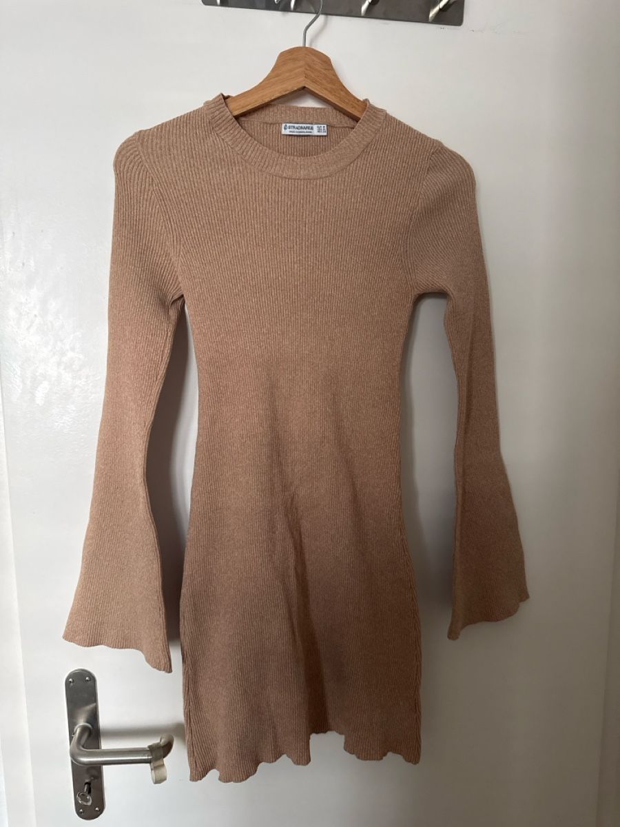Stradivarius Robes: Strassdrivarius Strickkleid beige Grösse M neu – Neuf (Voir description) à Steinach par serayyilmaz