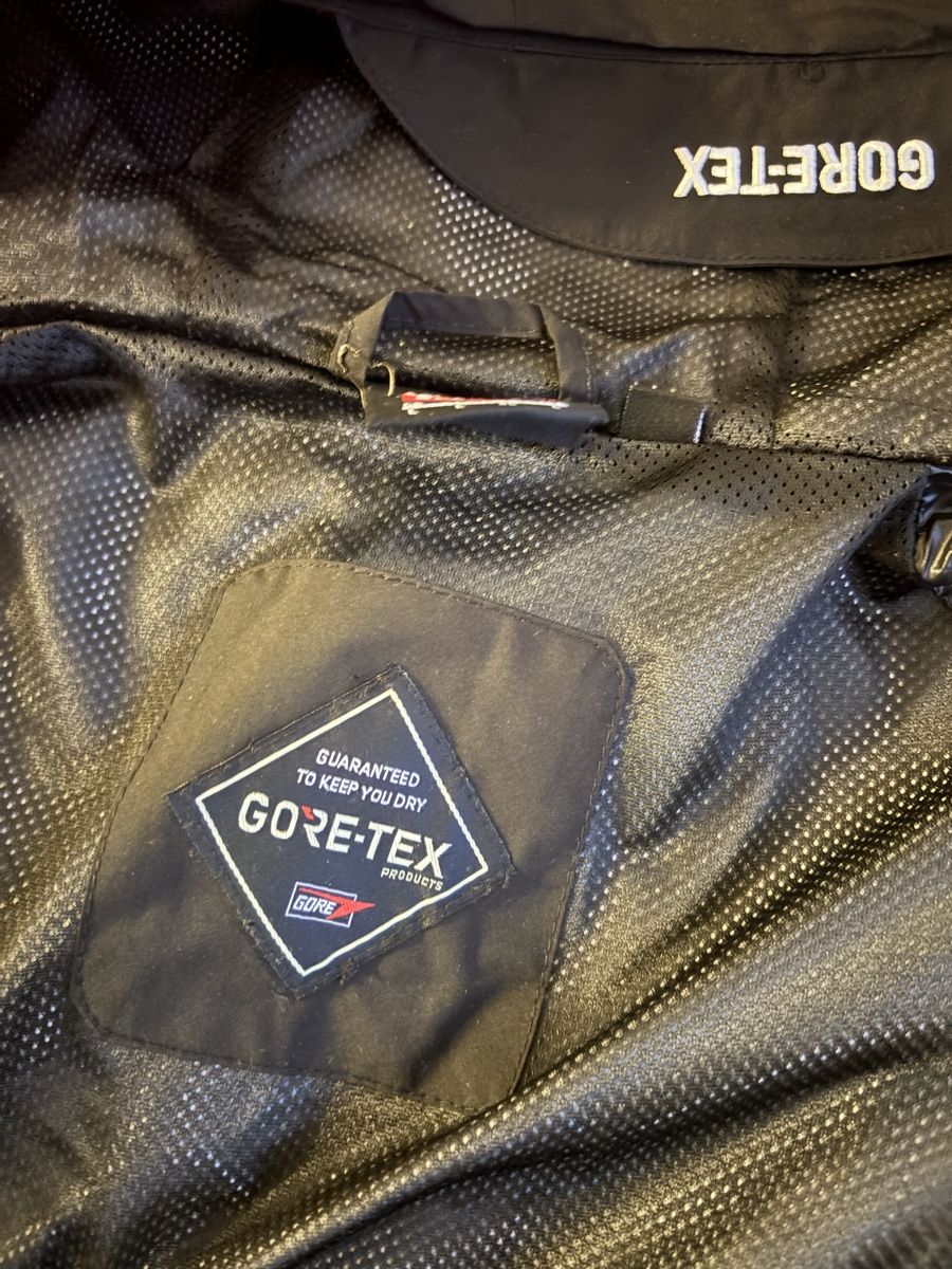 Supreme Vestes: Supreme x Umbro Gore-Tex Jacket Black Size Medium – Neuf (Voir description) à Lausanne par doa_nc5v 6