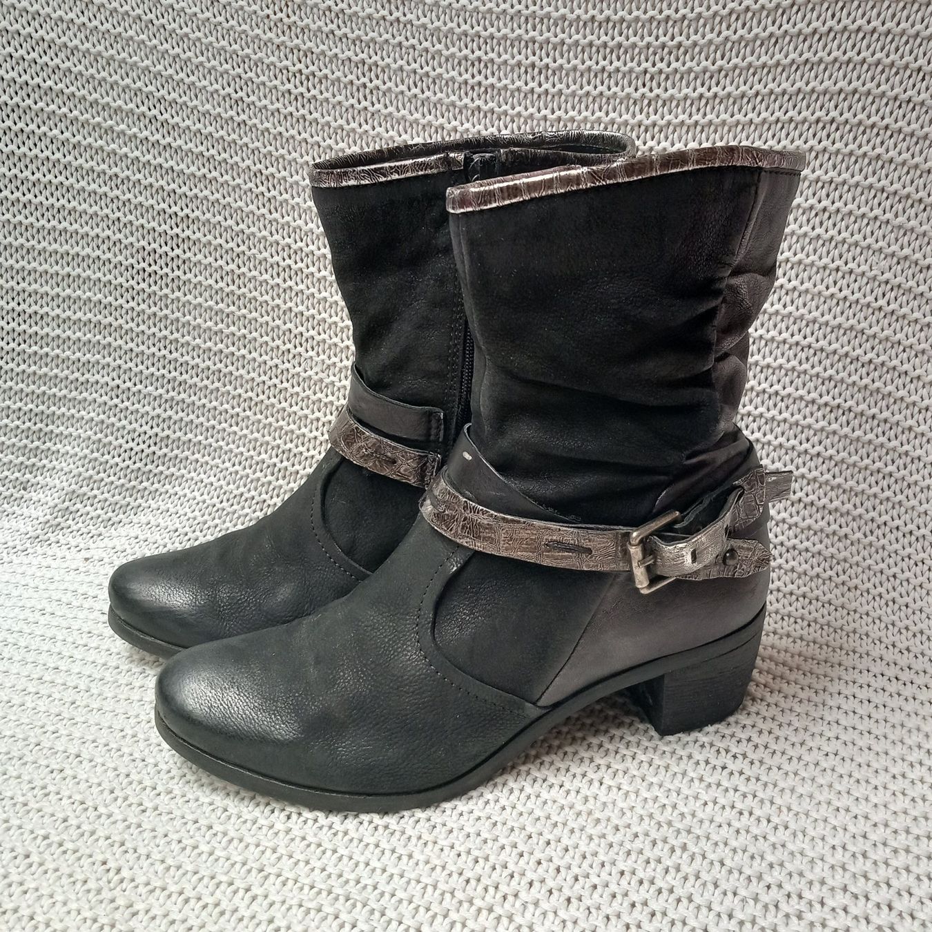 Scarpe da donna: Lederstiefel Piedi Nudi Gr.40 schwarz – Usato da Gwatt (Thun) venduto da umwelt-brocki