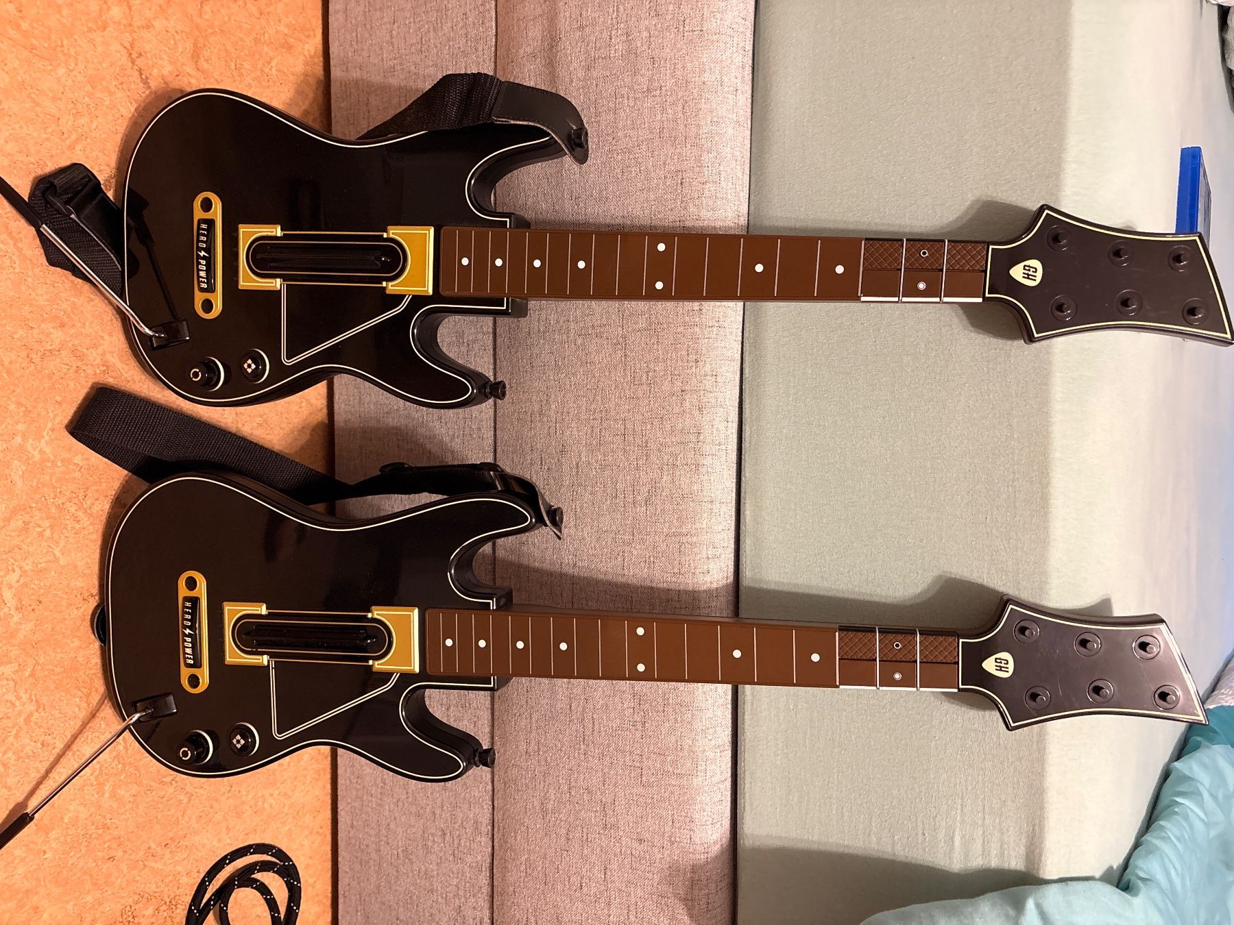 Giochi: Guitar Hero Live PS4 inkl. Gitarre – Usato da Dietikon venduto da Lidija0 5