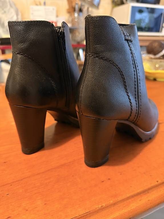 Scarpe da donna: Chaussures pour femme – Usato da Thônex venduto da donfuegoxx 3