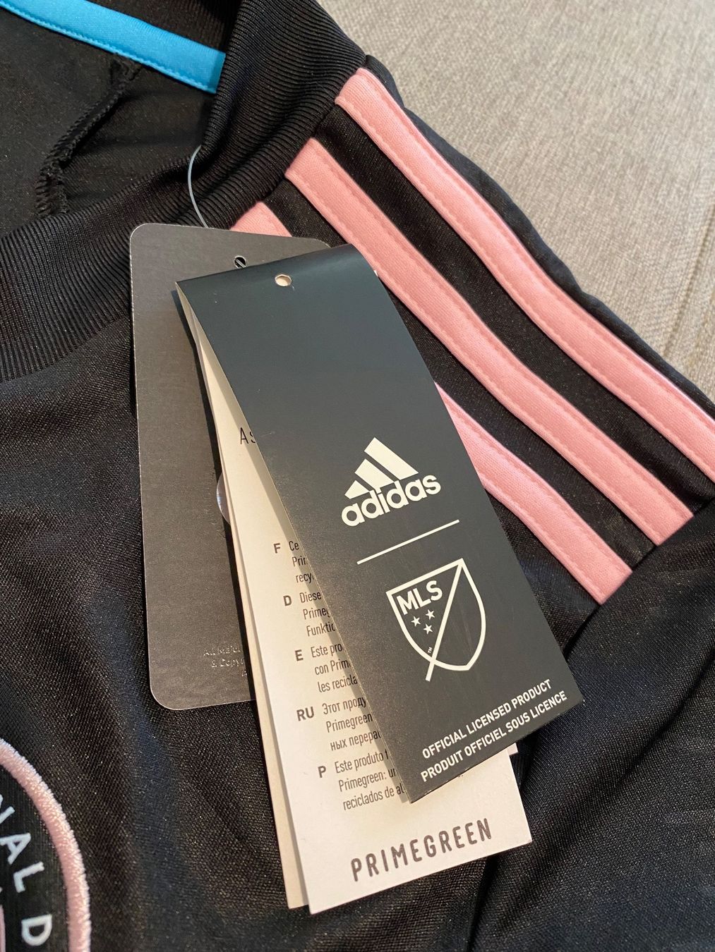 Adidas Canottiere & Pantaloni: Inter Miami Trikot - Original & Neu – Nuovo e nell'imballaggio originale da Rossemaison venduto da Carduelis 3
