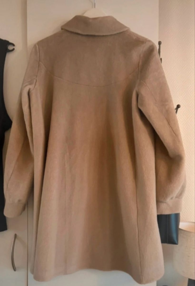 Cappotti: Leonardo Mantel 36 Oversize  – Usato da Basel venduto da Brunner.T 1