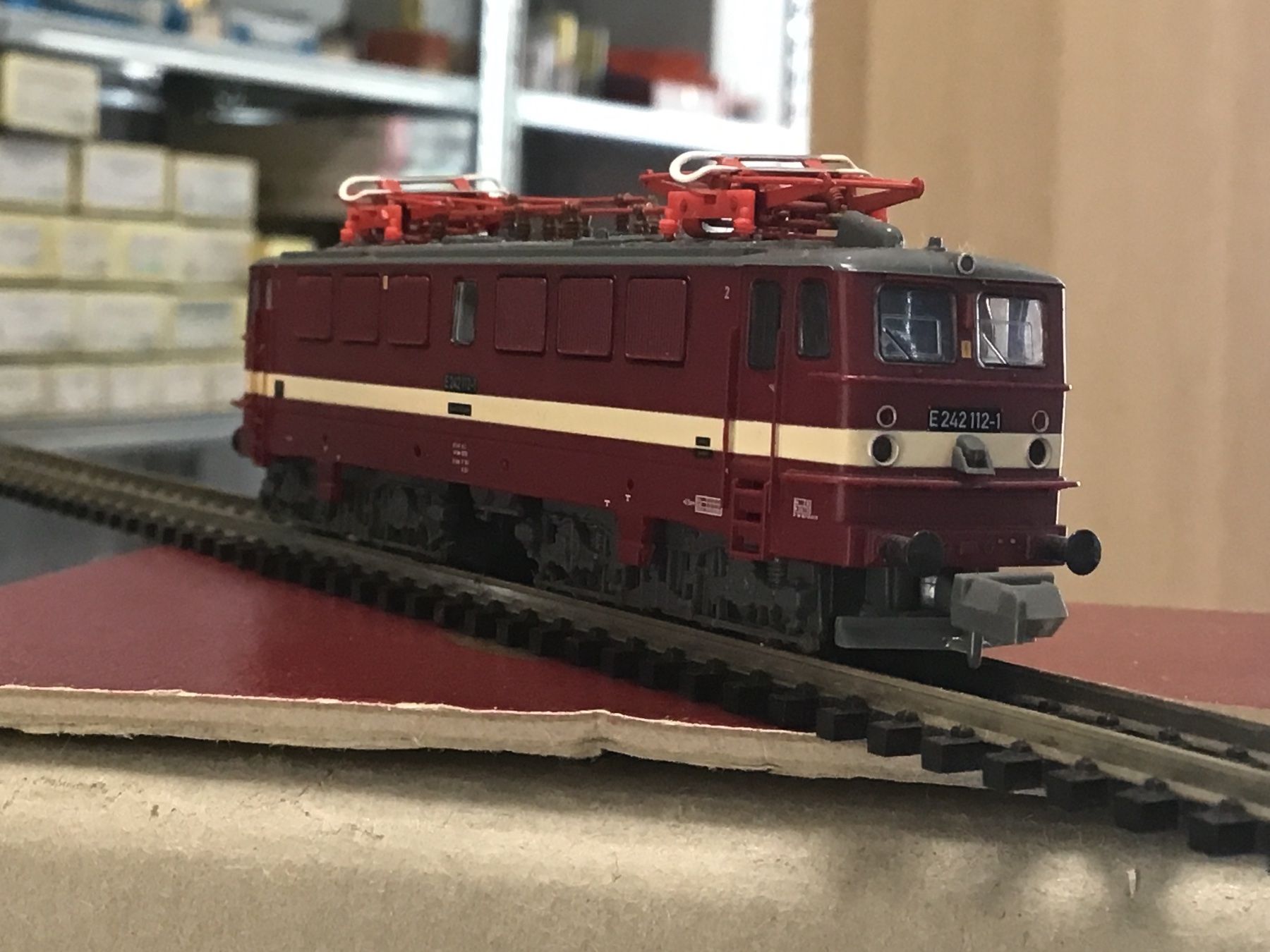 Brawa Modelleisenbahnen: BRAWA E 242 112-1 DB Cargo, SPUR N – Gebraucht aus Männedorf von Spezial-Modelle