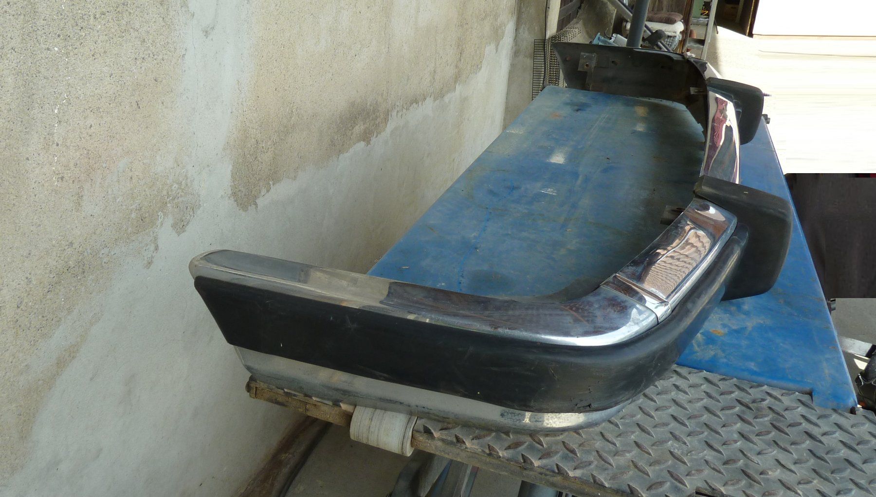 Ford Tutti pezzi di ricambio auto: Pour Ford Granada, un pare-choc avant – Usato da Russy venduto da Guenefle 1