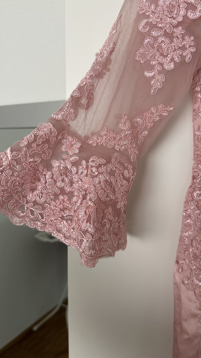 Vestiti: Rosa Kleid mit Spitze – Nuovo (secondo la descrizione) da Romanshorn venduto da tin_k9vg 3