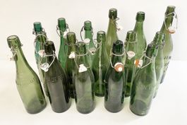 Alte grüne Brauerei Glas Bügelflaschen, Bierflaschen