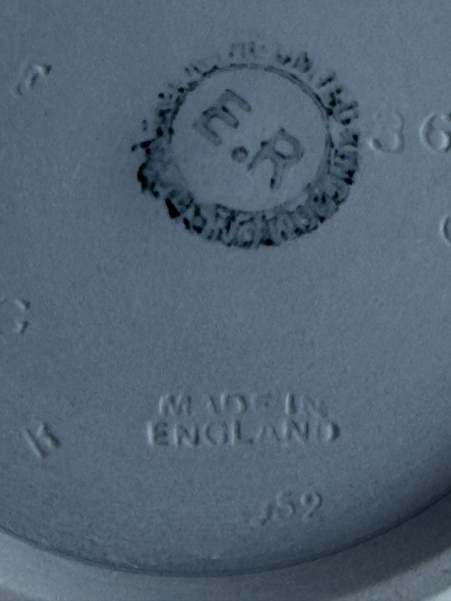 Karaffen: Pichet Wedgwood Jasperware bleu modèle antique – Gebraucht aus Genève von mar_nd6c 6