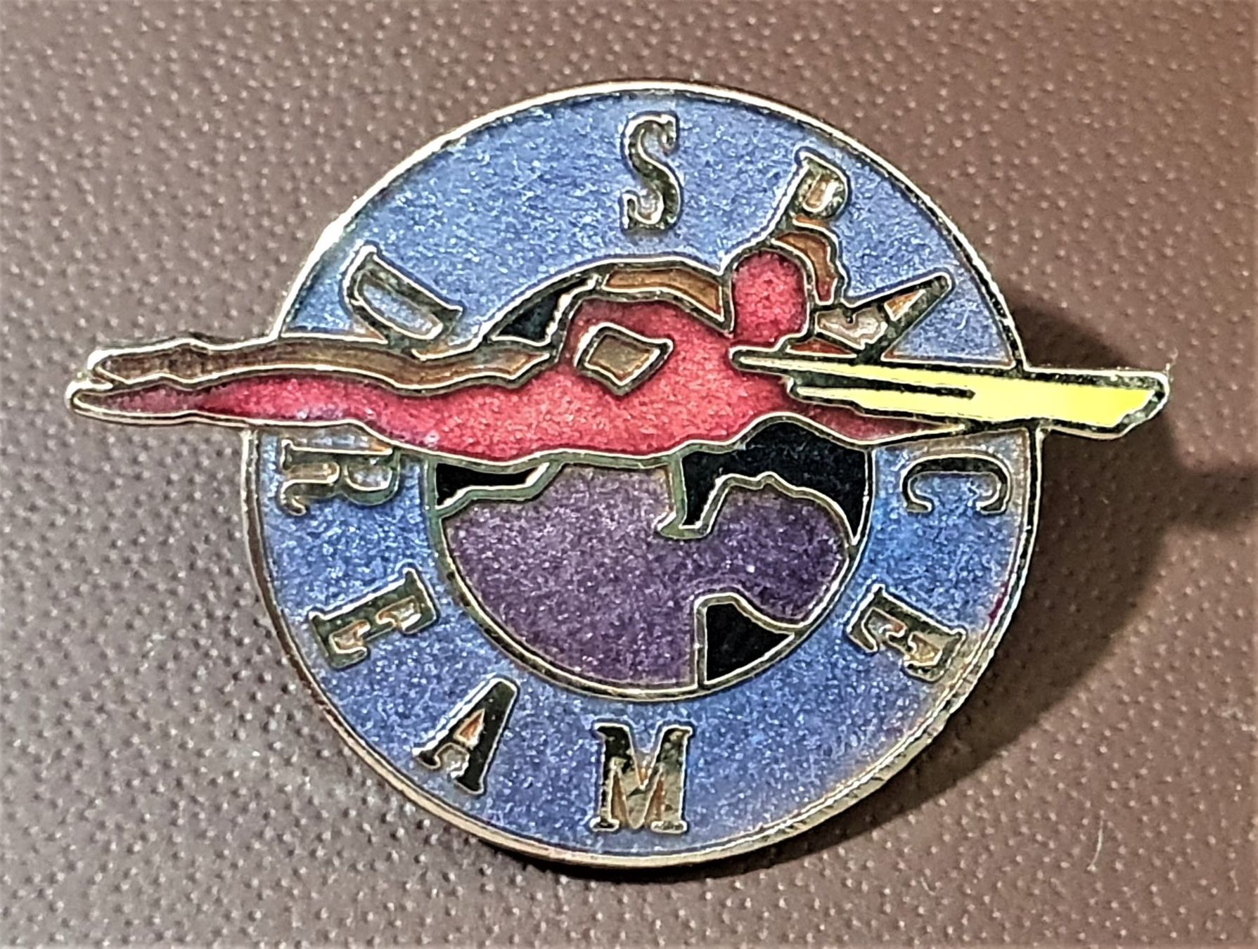 Placchette & Badge: P793 - Pin Space Dream – Usato da Reinach BL venduto da Boston-Verkauf