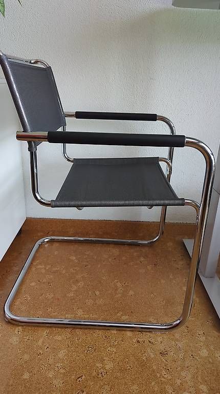 Thonet Stühle: Thonet Freischwinger mit Netz- / Textilbespannung – Gebraucht aus Stans von Fabdc 1