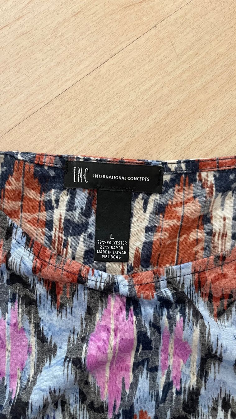 T-shirt: Damen Oberteil gemustert Grösse L – Nuovo (secondo la descrizione) da Wetzikon ZH venduto da Schrungus 1