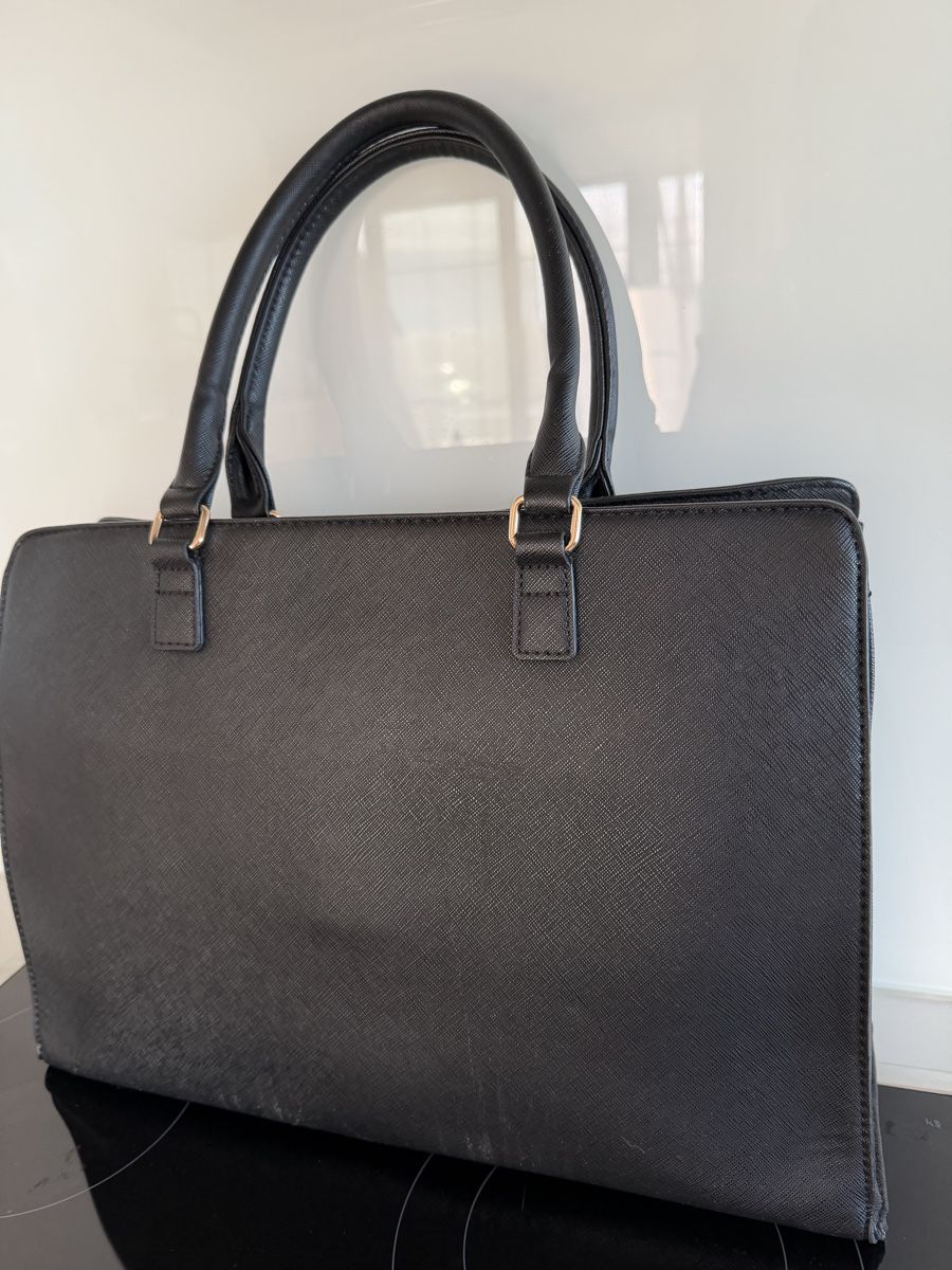 Taschen für Damen: Laptop Bag Black Saffiano Leather Good Condition – Gebraucht aus Zürich von ellaMar 2