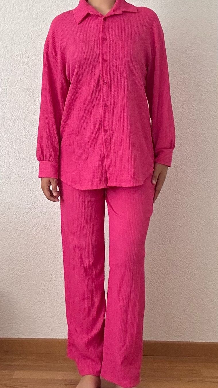 Lotti di vestiti: Pinker Zweiteiler Damen Einheitsgrösse (passt S) – Usato da Schliern b. Köniz venduto da milo_67