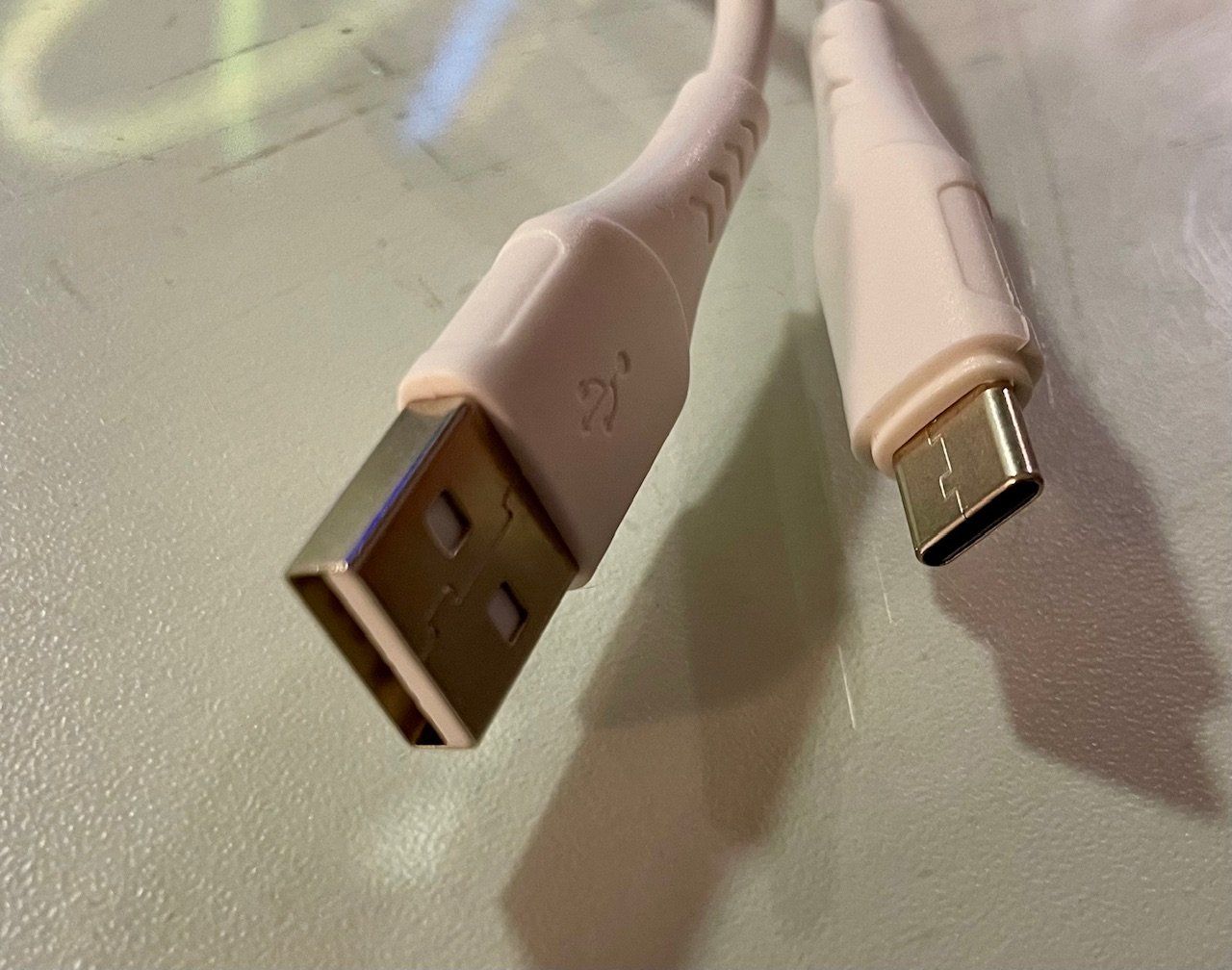 Cavi: USB-Ladekabel USB A - C – Nuovo (secondo la descrizione) da Herrenschwanden venduto da MIBEGE