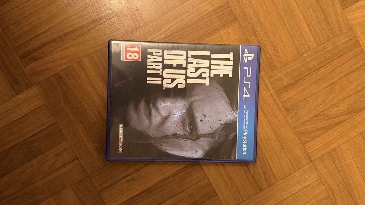 Sony Consoles: Ps4 mit 2 games und 1 kontroller mit kabel – Neuf (Voir description) à Allschwil par B.Bivona 4