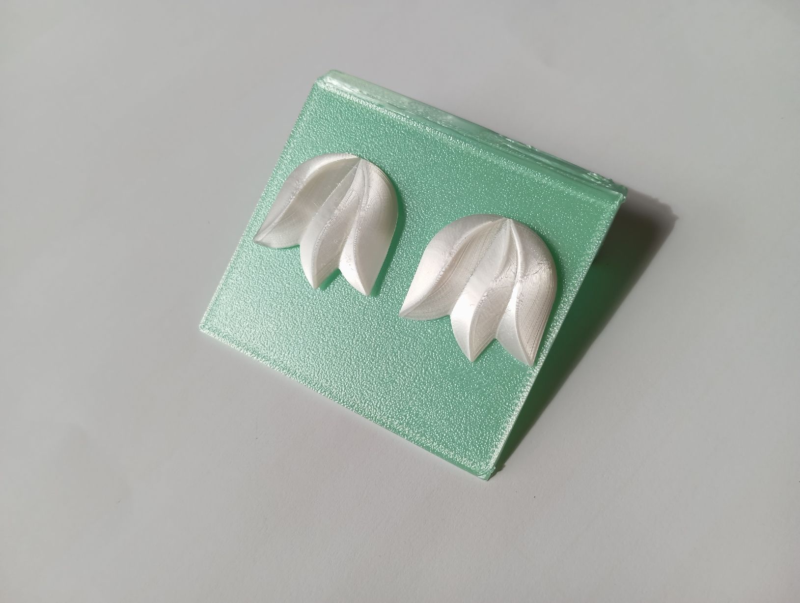 Orecchini pendenti & Orecchini a lobo: 3D-gedruckte Statement-Ohrstecker im Tulpen-Design  – Nuovo e nell'imballaggio originale da Romanshorn venduto da mololo 2