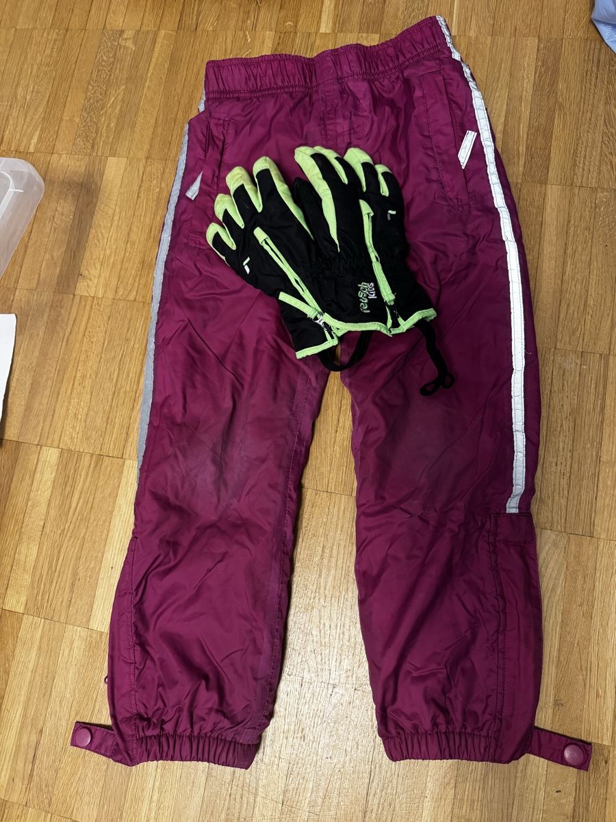 Lotti & Set di vestiti: Schneehose und Handschuhe – Usato da Bätterkinden venduto da car_c9dt