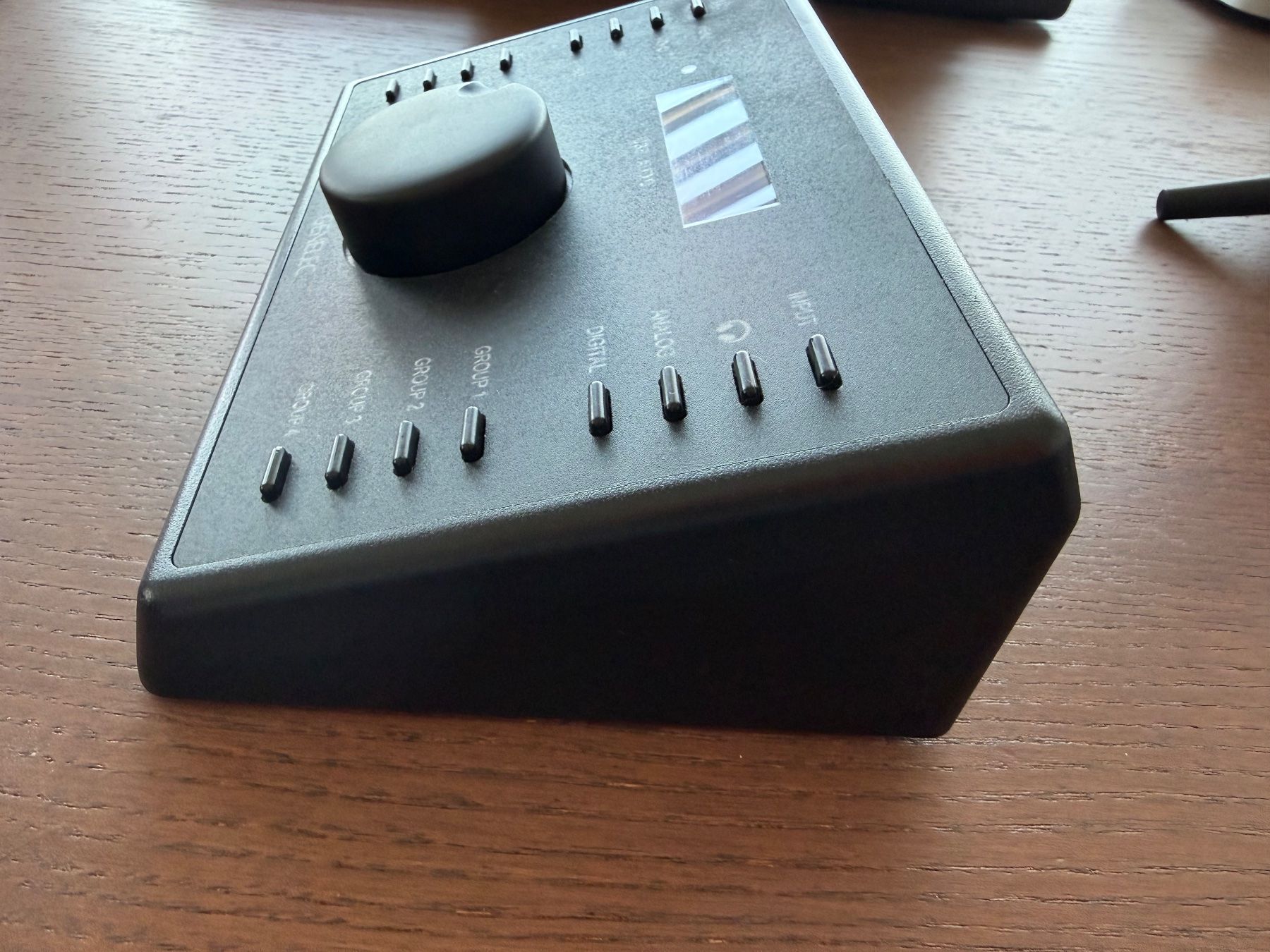 Attrezzatura per studi di registrazione: Genelec 9320A SAM GLM Reference Monitor Controller – Usato da Neuhausen am Rheinfall venduto da stefxyz 3