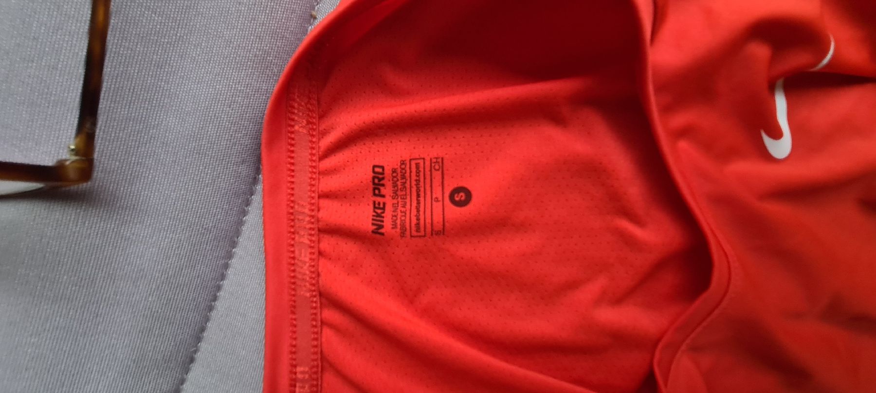 Nike T-shirt: T-shirt Nike taille S – Usato da Genève venduto da Saleena 2