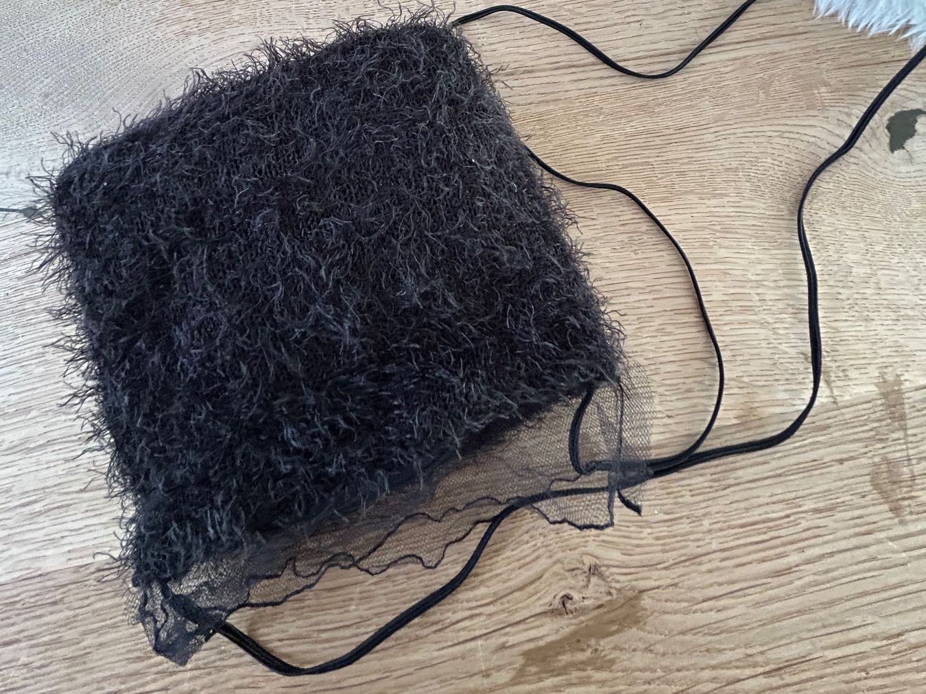 Borse da donna: Kleine Tasche aus schwarzem Teddystoff – Nuovo (secondo la descrizione) da Rothenburg venduto da stacostaco 1
